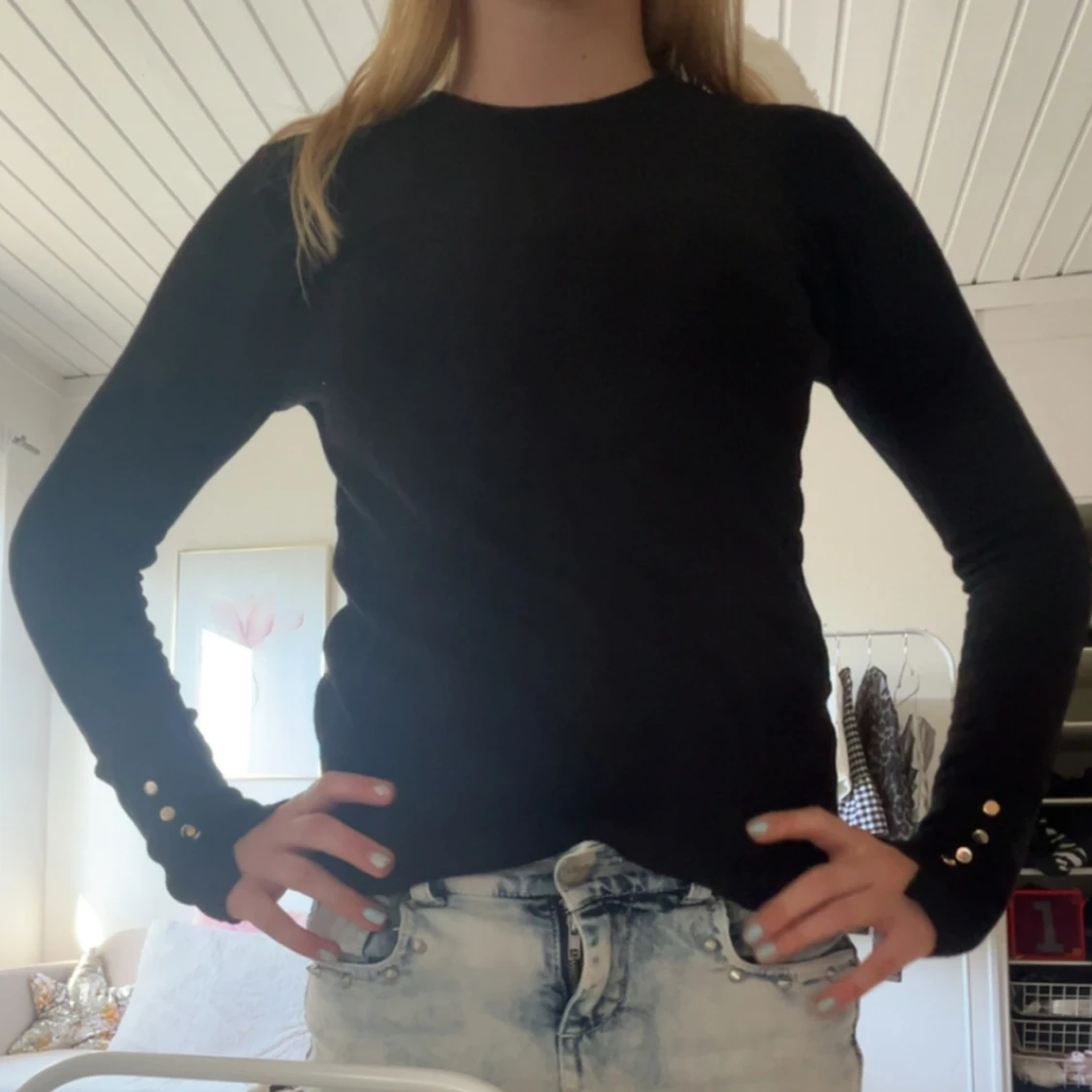 svart stickad tröja