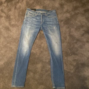 Dondup jeans - Säljer nu dessa nya Dondup jeans, skicket är 10/10 och knappt använda. Storlek 33