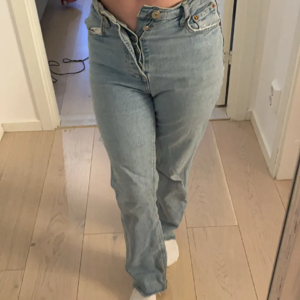 Zara jeans väl använda men för små för mig.. Jeans & Byxor.