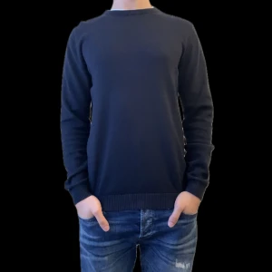 Jack and Jones sweatshirt - Säljer nu denna Jack and Jones sweatshirt i väldigt bra skick. Storlek S.