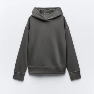 Zara hoodie  - säljer denna super fina hoodie från zara🙌🏼🙌🏼🙌🏼använd fåtal gånger och är som ny!!!!
