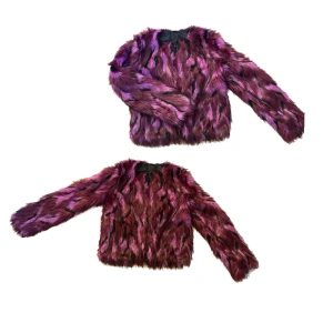 Päls jacka - Snygg lila/rosa fusk pälsjacka! Köpt på barnavdelningen så passar den som har xxs-xs💕 den är perfekt till våren🌸