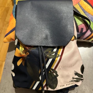 Ted Baker bag  - TED BAKER bag, 32/28/12 cm, very good shape, used 3 times, without defects. Leather insertions. Nice and stylish. 