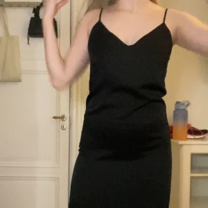 Cocktail klänning - Skitsnygg cocktail klänning från vila. Köptes för ett tillfälle och har ej används sedan dess