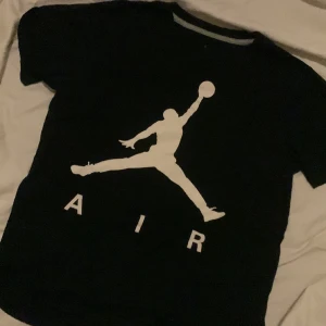T-shirt  - En Nike air tröja som aldrig används längre i storlek m välanvänd men bra kvalitet utan defekter