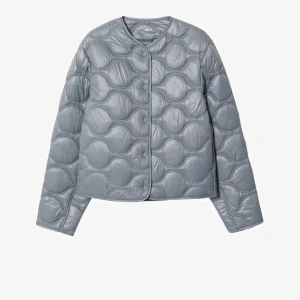 Mango jacka - Sjukt cool, men har inte använt på ett tag nu! Köpt här på plick för ett tag sen❣️ Litet blått märke, men syns nästan inte alls!  Storlek M men passar perfekt på mig som är XS/S💕