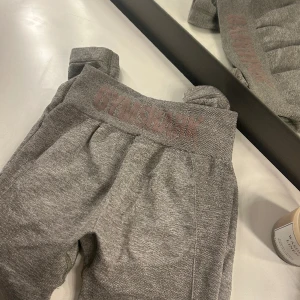 Gymshark byxor  - Gymshark träningsbyxor i storlek S, knappt använda så i fint skick 