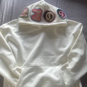 Riktigt sjyst Golf wang hoodie, storlek S - Som sagt är hoodien riktigt Nice, bara att den är lite för liten på mig tyvärr, knappt använd, inga skador eller fläkor. 80% bomull- 20% polyester 