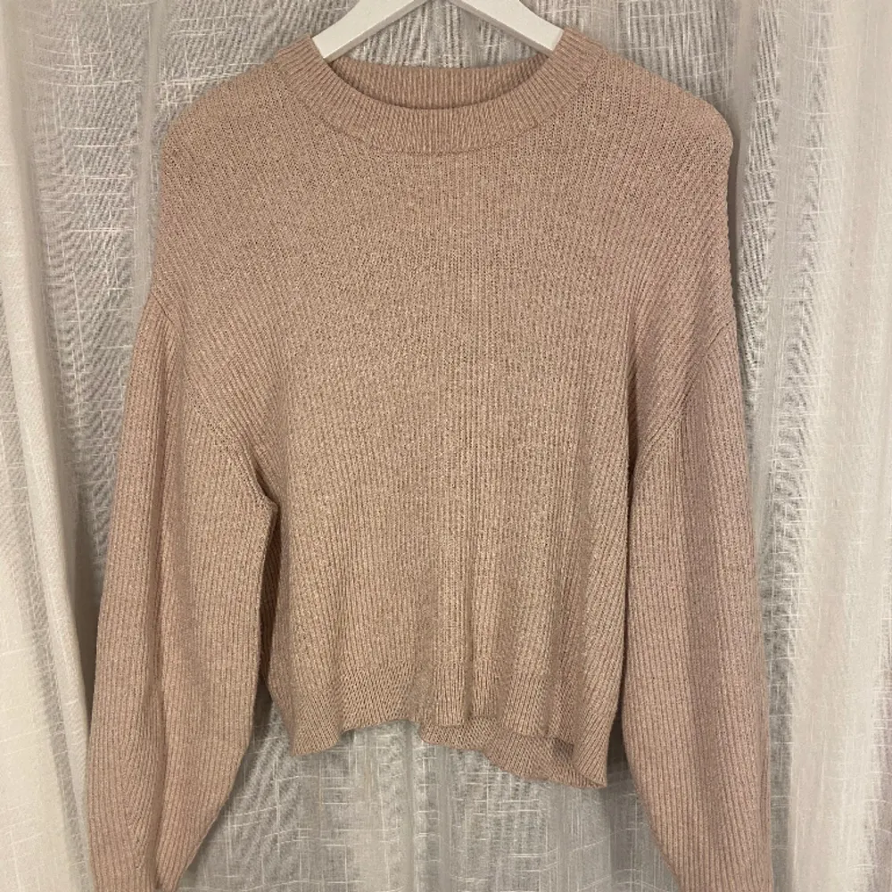 Beige stickat tröja från Pull&bear!. Stickat.