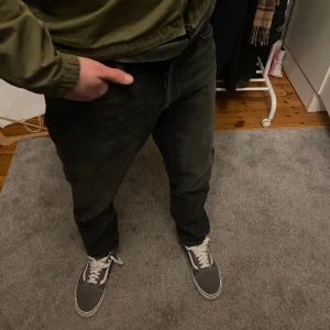 Jack and Jones jeans - Svarta Jack and Jones jeans. Väldigt bra skick.