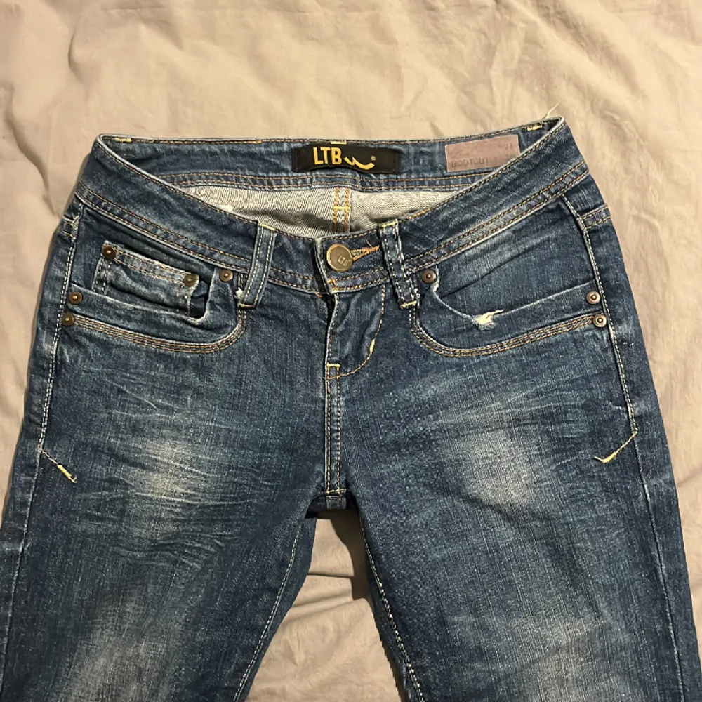 Jättes nygga ltb jeans som tyvärr har blivit försmå. Skriv för fler bilder. Köparen står för frakt⭐️. Jeans & Byxor.