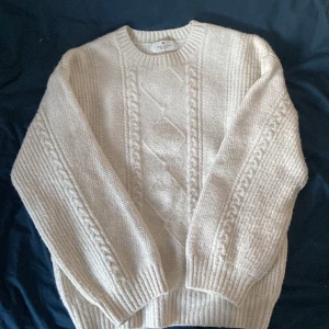 H&M stickad tröja - En oversized stickad tröja från H&M i storlek 164💗 I bra skick 