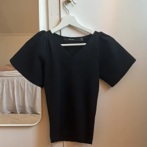 Vero Moda topp - Säljer denna toppen från vero Moda, använd en gång❤️