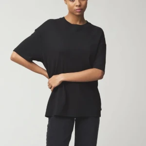 T-shirt från lexington  - En svart t-shirt i väldigt mjukt material från lexington storlek XS passar för dem som bär S då det är större i modellen. Använd fåtal gånger 