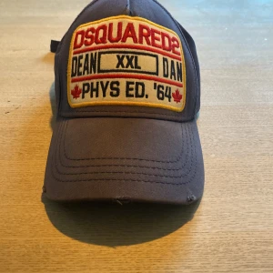 Dsquared keps - Dsquared keps hyfsat använd. 