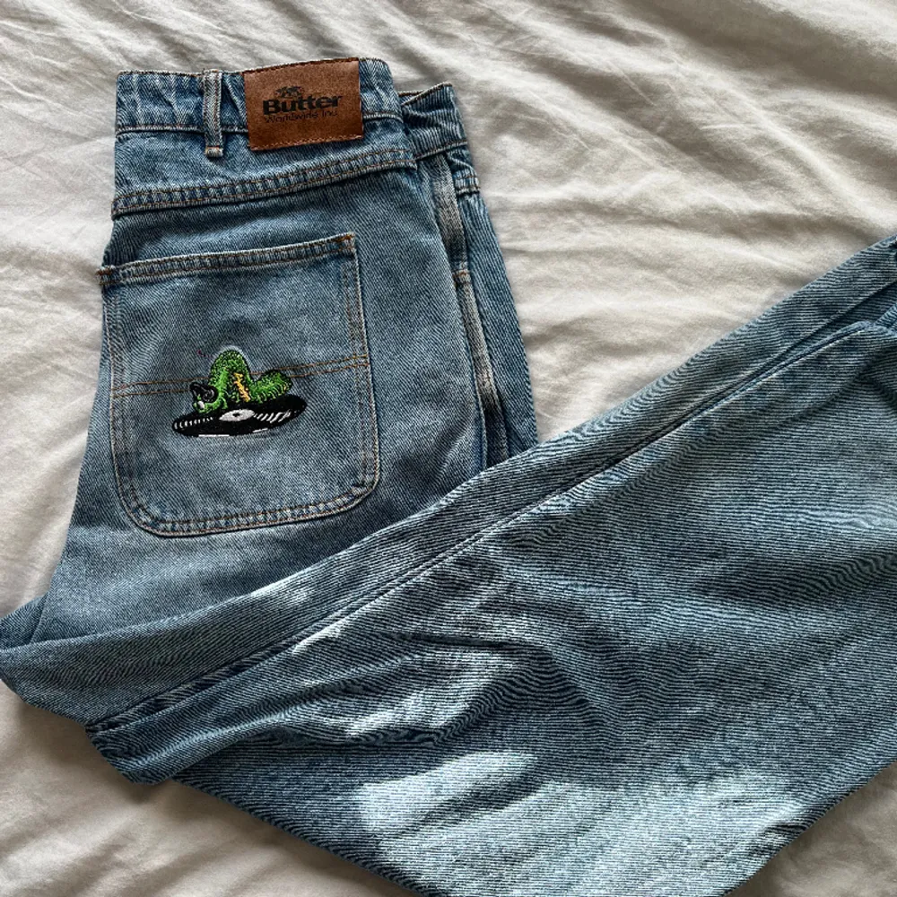 Säljer dessa snygga butter jeans i perfekt skick | Storlek 30 | bara att skriva vid minsta fundering!. Jeans & Byxor.