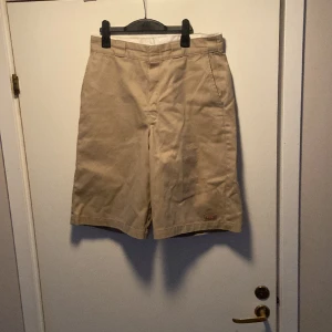 Dickies shorts  - Sparsamt använd bra skick långa byxben 