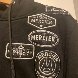 Mercier svart hoodie limited edition  - Svart hoodie knappt använd limitid edition