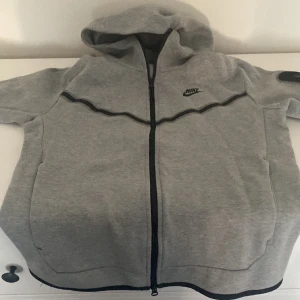 Nike Tech Fleece - Small , finns kvar , ej byte eller sänkt pris  Skickar asap