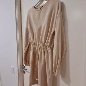 Klänning  - Storlek s 