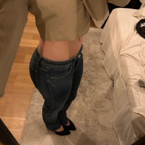 Acne jeans - Super fina acne jeans, aldrig använda passar mig som brukar ha 36 i byxor! Färgen syns mest på bild 1