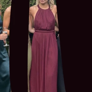 Säljer min balklänning  - Jag är 170 cm och den är passar väldigt bra i längden, jag brukar ha storlek s och denna klänning passar bra i storleken. Den är i fint skick och endast använd två gånger. Har fler bilder. 