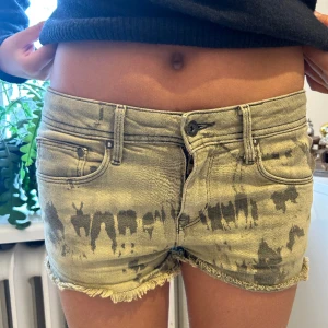 Coola Tie dye shorts - Säljer dessa jätte coola Tie dye shorts då dom är lite för små för mig❣️