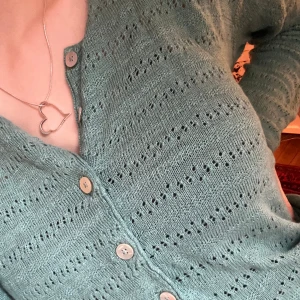 stickad tröja - En lättsam vacker turkos kofta! 