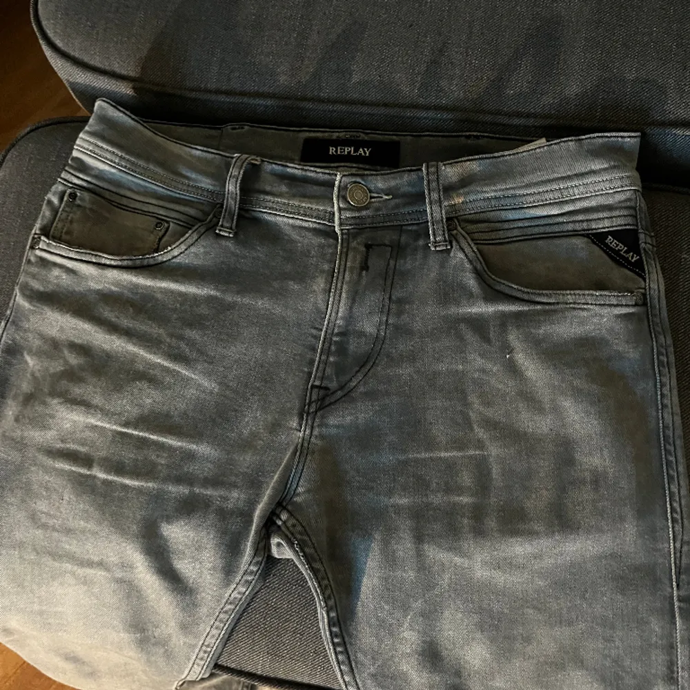 Säljer ett par schyssta replay Jeans i storlek 30/32! Hör av er vid funderingar. Priset ej hugget i sten!😊. Jeans & Byxor.