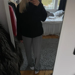 Grå kostymbyxor  - Raka grå kostymbyxor💘