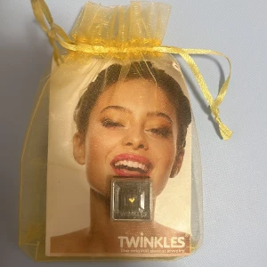 tandmycke - oanvänd, säljer eftersom jag råka beställa lite för månha. 24 k guld, kostar ungefär 360 kr.