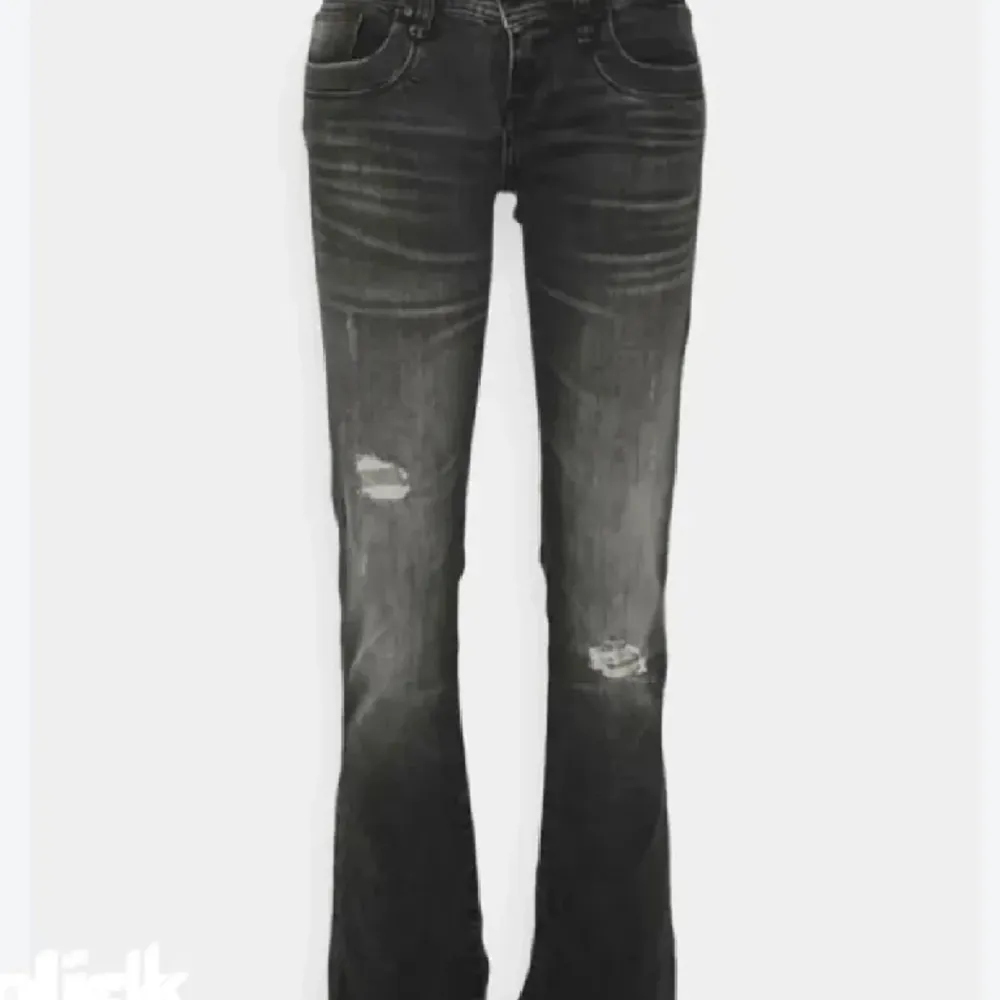 söker någon av dessa ltb jeans i strl 24/32? 25/32? Hör gärna av om du säljer eller vet nån som gör ❣️❣️ obs jag kan betala bra!!. Jeans & Byxor.