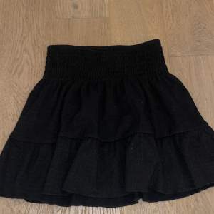 Snygg svart kjol från Gina tricot 