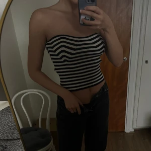 Randig tubtopp - Randig tubtopp från Gina Tricot i strl S. Endast testad.