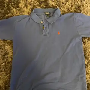 En skitsnygg pike från Ralph lauren som är i storlek Xs - S. Säljs pågrund av att den är för liten