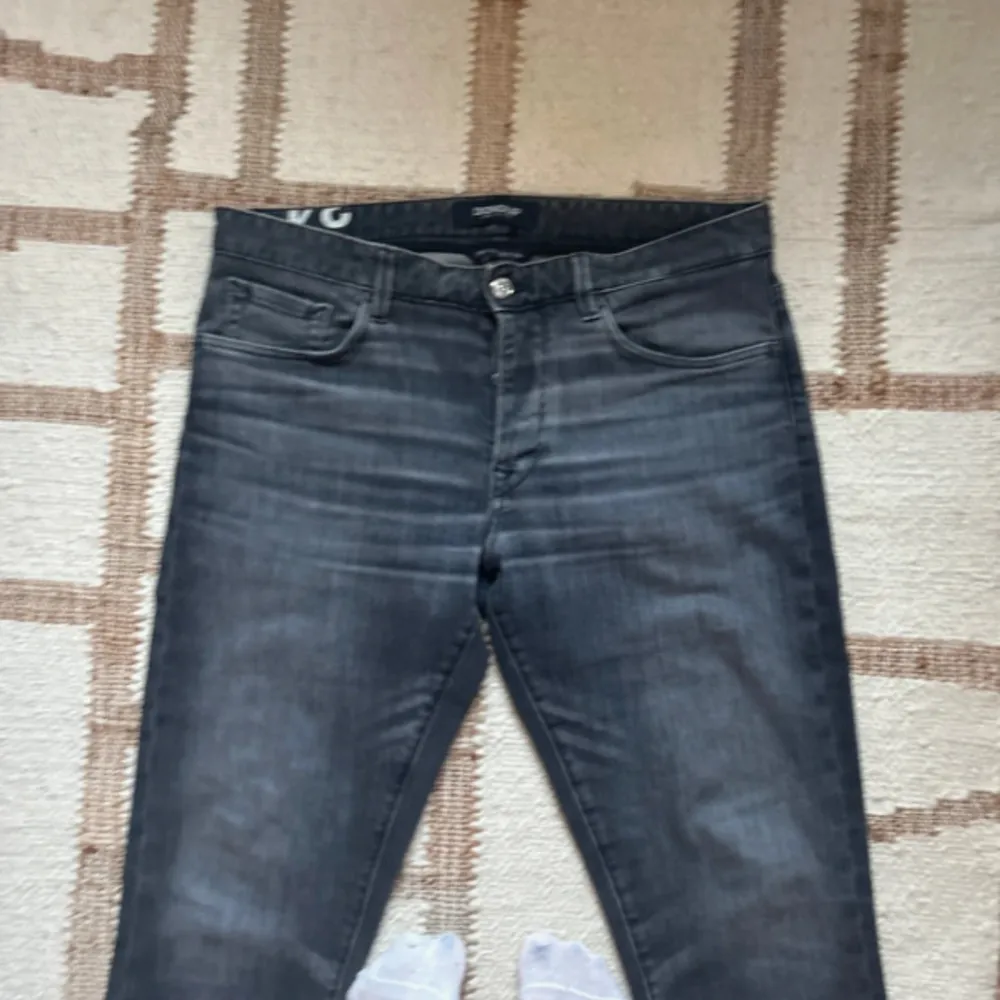 Jeans fr Dondup strl 34 i jätte fin skick, endast använda ett par gånger , blivit för små för min sambo. Jeans & Byxor.