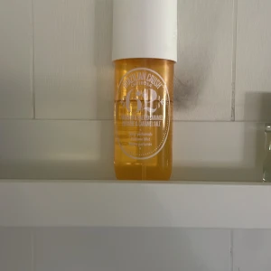 Rio de janero 62 - Perfekt doft, luktar sommar. Säljer pga den inte kommer till användning. Ca 60% kvar. 