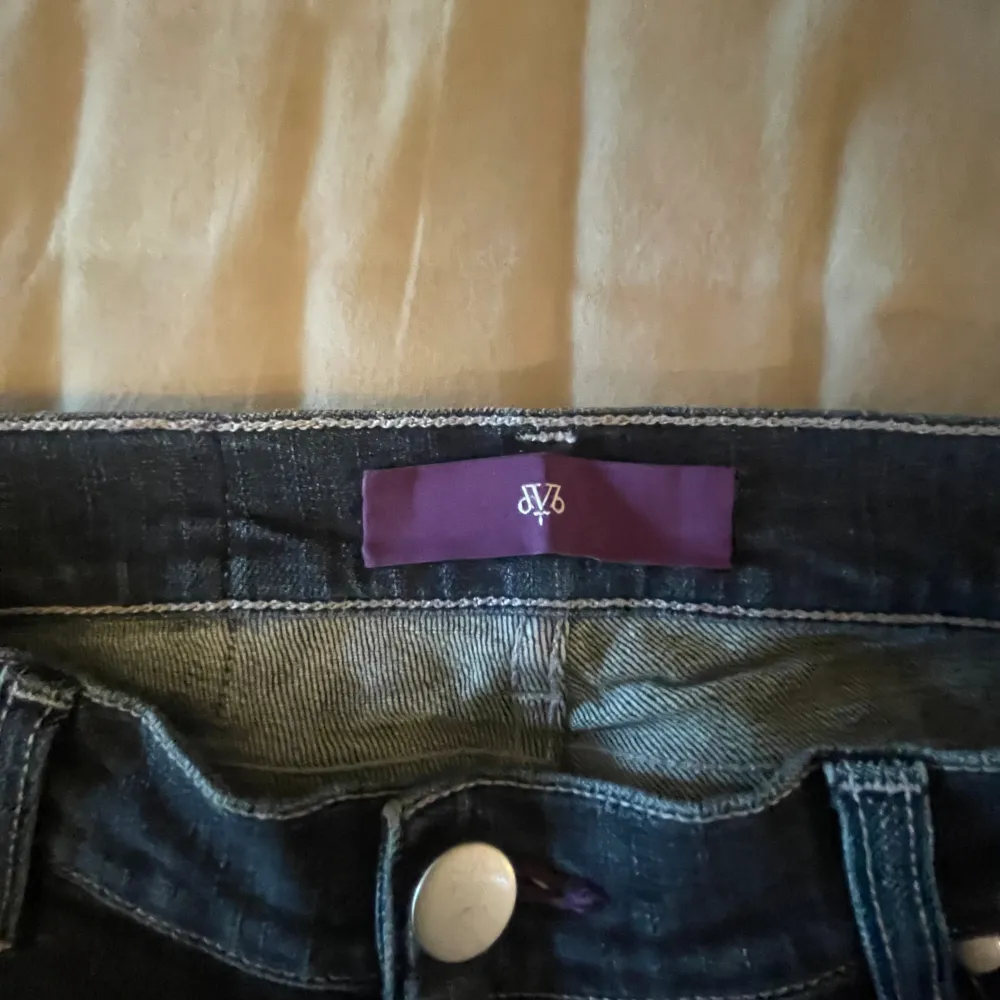 Skiiiit snygga Victoria secret jeans men lila stjärnor på bakfickorna, st 28/34 skulle säga S, pris går att diskutera . Jeans & Byxor.