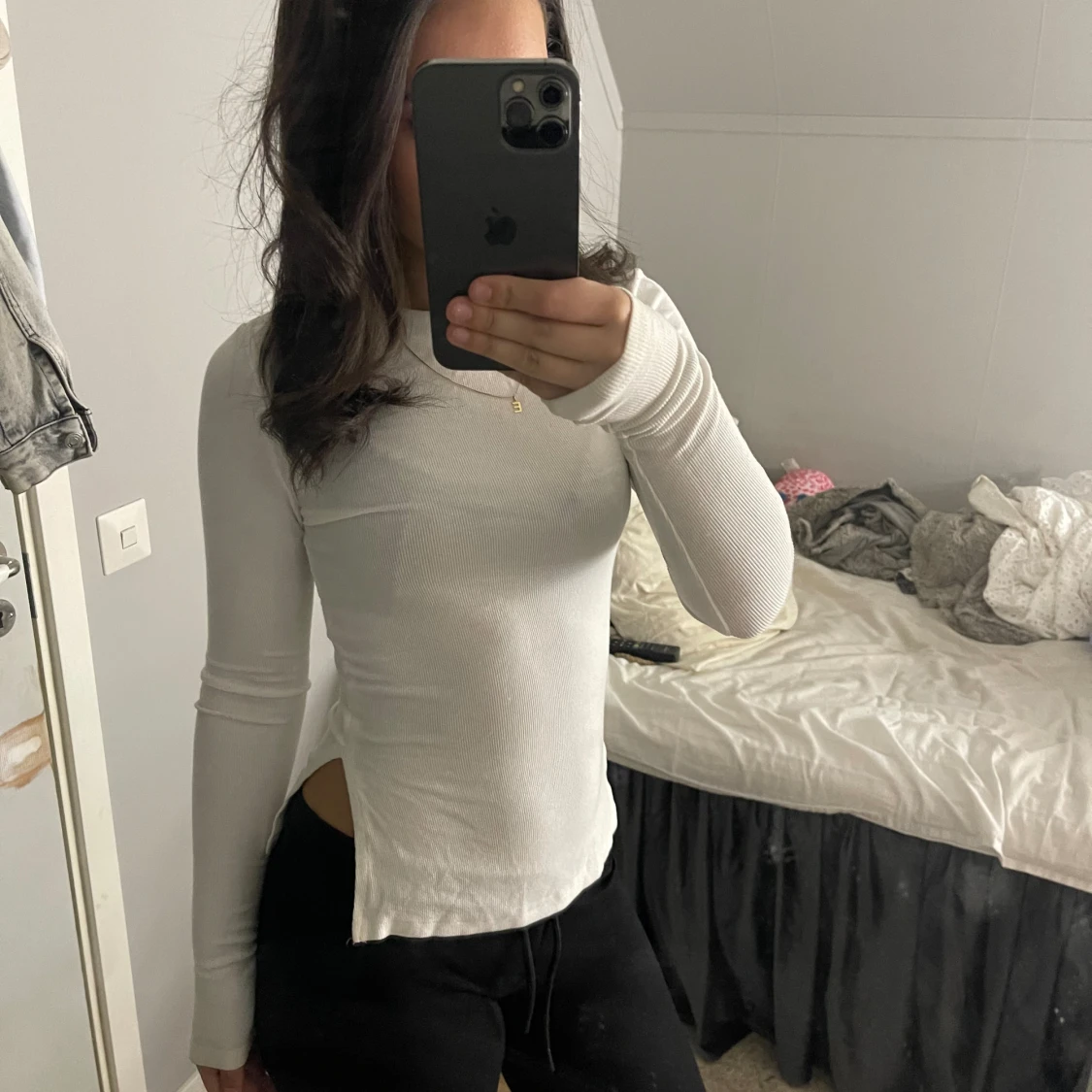 vit långärmad med slits