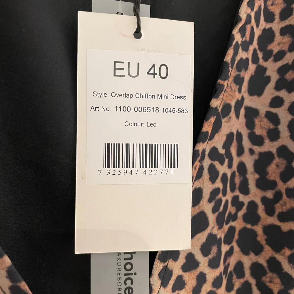 Säljer en jättefin leopardklänning från NA-KD, säljer denna eftersom den var för liten. Klänningen är helt oanvänd! Nypris 399kr. Klänningar.