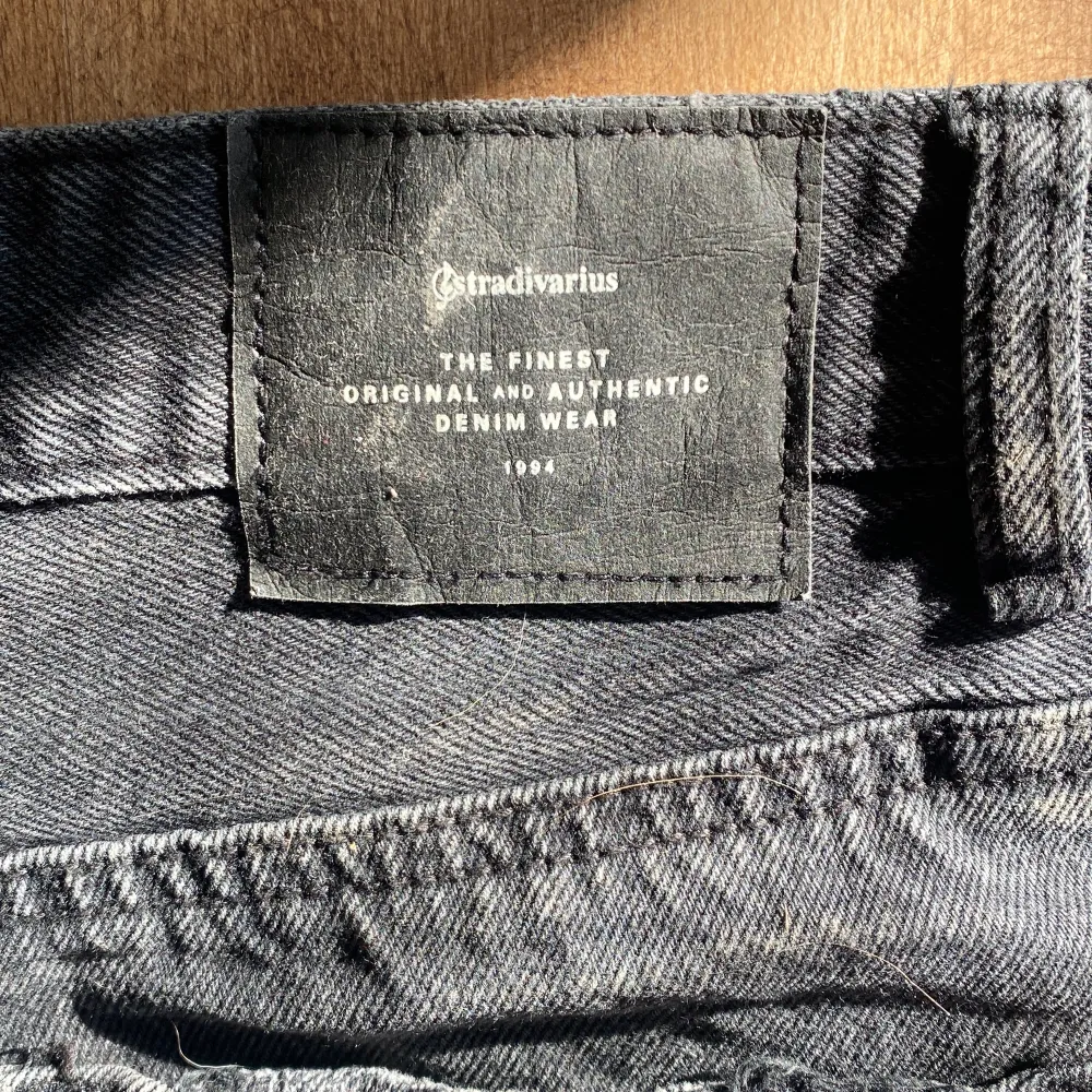 Säljer nu mina skit snygga jeans shorts från stradivarious. Använda Max 4 gånger. Sköna och snygga.. Shorts.
