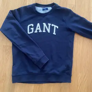 Säljer denna supersnygga Gant tröjan i mycket bra skick ((: 
