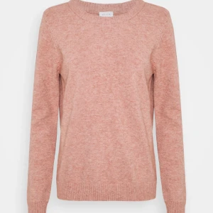 stickad tröja vila  - otroligt fin stickad tröja från vila, nästan aldrig använd så är i superbra skick. Nypris 270 men säljer för 200🩷