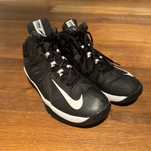 Nike airmax basketskor  - Basketskor i fint skick! 