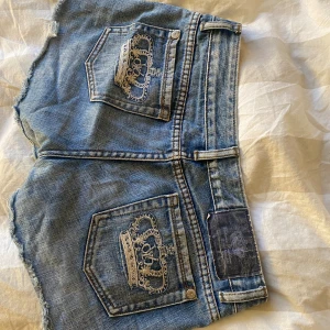 Victoria Beckham shorts - Jättesnygga shorts från victoria Beckham i storlek 29/M jättebra skick och perfekta till sommaren💞