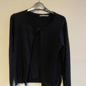 Kofta  - Mörkblå kofta 