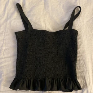 Vanlig fin linne kan ha på sommaren jätte fin  - Fin jätte fint att ha med en kjol sitter jätte fint jätte söt har aldrig använt den alls den e svart 💕💕