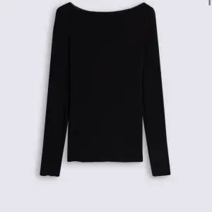 Jag säljer en jätte fin och skön tröja från Intimissimi som dessvärre inte kommer till användning, använd typ två gånger så den är i nyskick!!💗