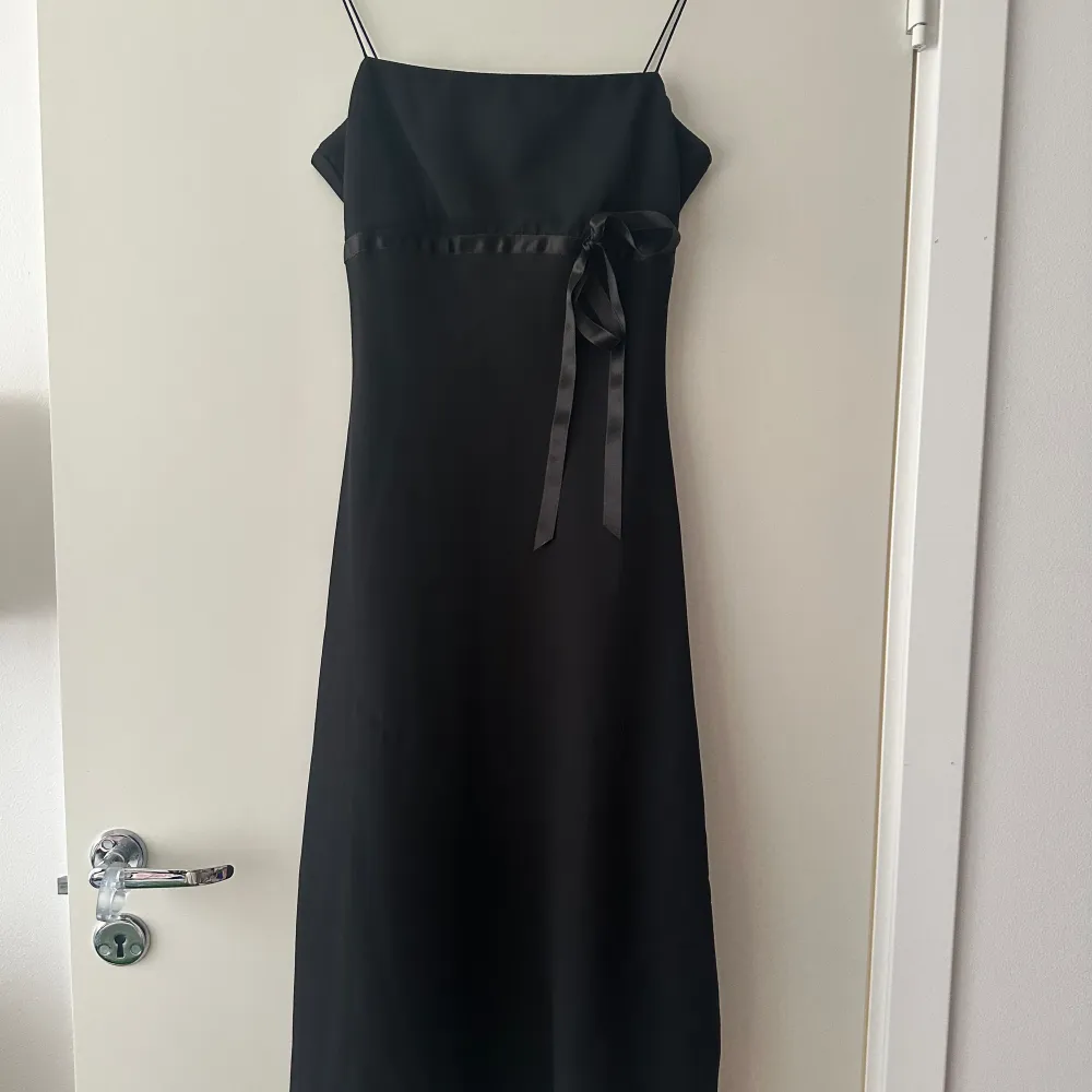 Jättefin svart klänning som endast är använd 1 gång. Klänningar.