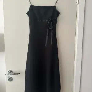 Jättefin svart klänning som endast är använd 1 gång